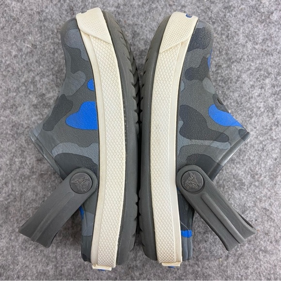 CROCS Classic Clog in Blue & Gray Camo Child Size 6/7 - Picture 6 of 7